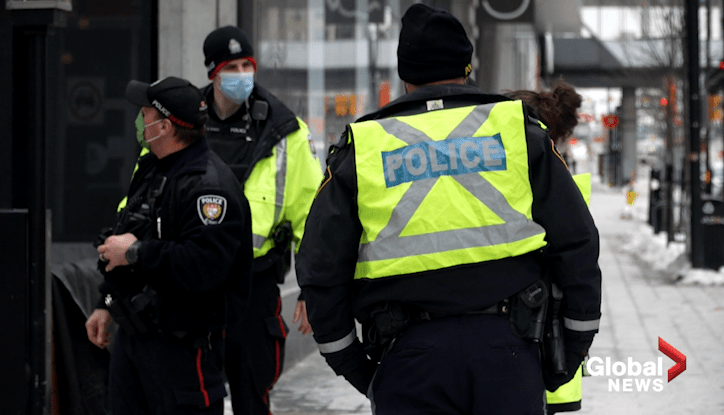 I-click upang i-play ang video: 'Tumugon ang tactical team ng Ottawa Police sa tawag sa Rideau Center mall'