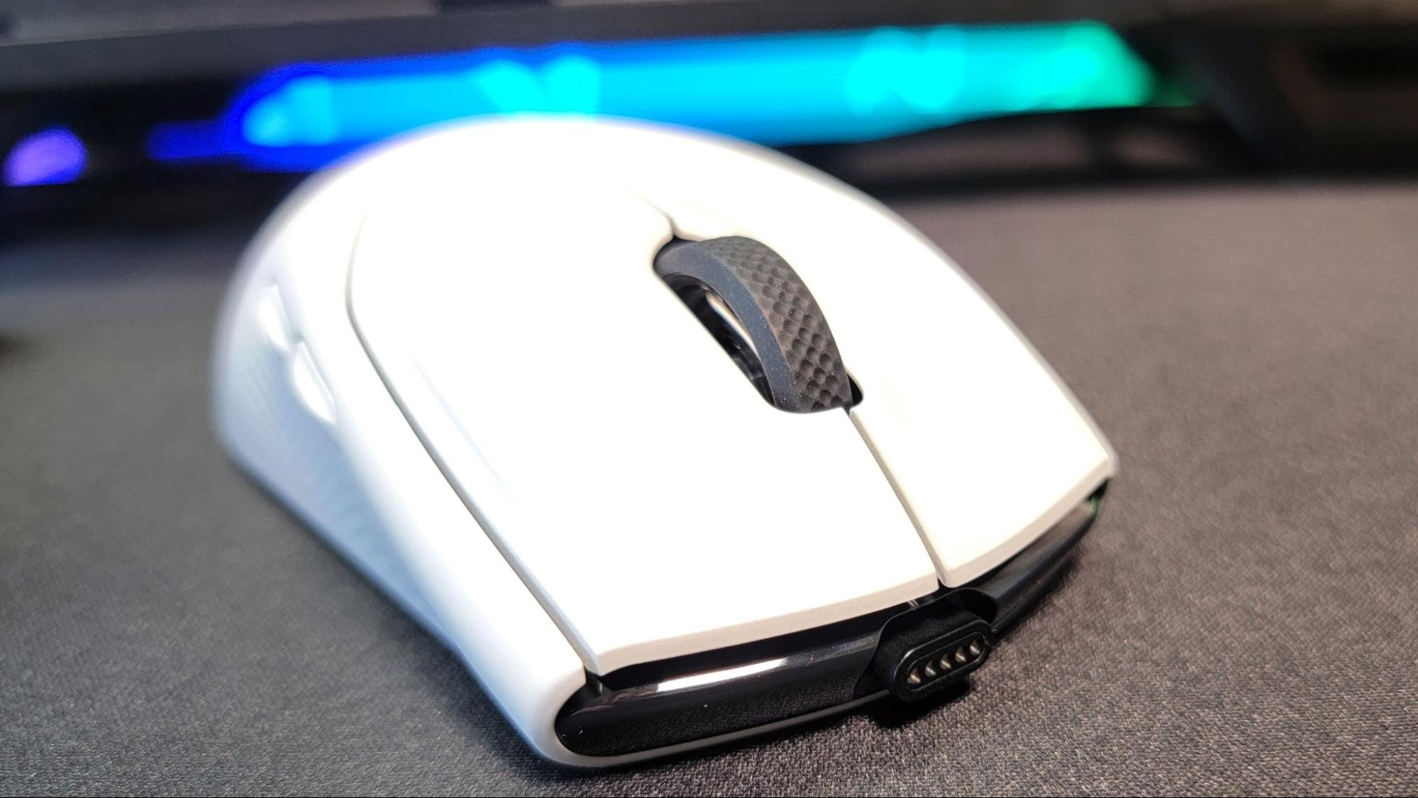 Alienware Tri-Mode Wireless Mouse (AW720M)