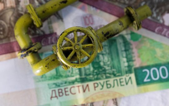 Ang mga hamon na ibinabanta ng kahilingan ng Russia na magbayad para sa gas sa rubles