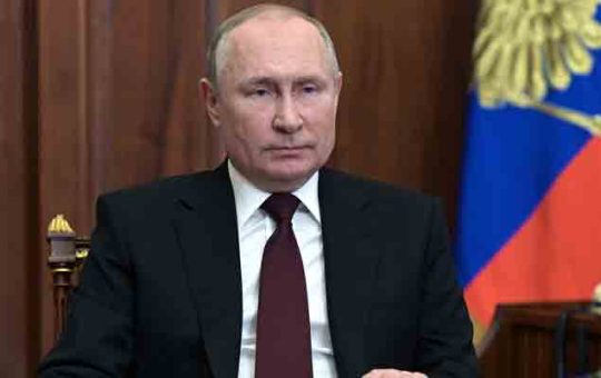 Ang Pangulo ng Russia na si Vladimir Putin ay nagsasalita sa kanyang talumpati sa bansa sa Kremlin sa Moscow noong Pebrero 21, 2022.-AFP