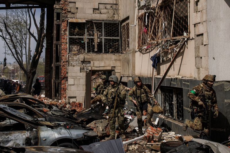 Sinabi ng Russia na tinatanggal ng mga puwersa nito ang karamihan sa Mariupol, pag-atake sa kyiv suburb