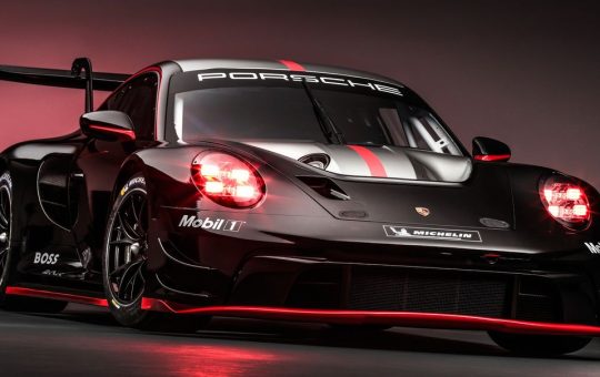 Inilabas ng Porsche ang 911 GT3 R Race Car para Sumakay sa Le Mans at Daytona