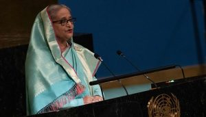 Nagsalita ang Punong Ministro ng Bangladesh na si Sheikh Hasina sa ika-77 na sesyon ng United Nations General Assembly sa UN headquarters sa New York City noong Setyembre 23, 2022. — AFP/File