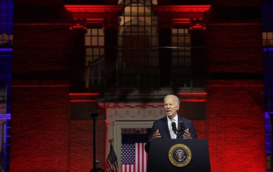 Nagbigay ng primetime na talumpati si US President Joe Biden sa Independence National Historical Park noong Setyembre 1, 2022 sa Philadelphia, Pennsylvania.  — AFP