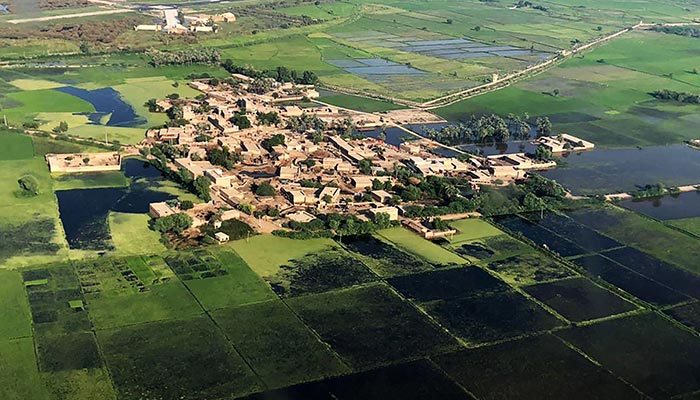 Ang aerial picture na ito ay nagpapakita ng isang binahang lugar sa labas ng Sukkur, Sindh province, noong Setyembre 10, 2022.