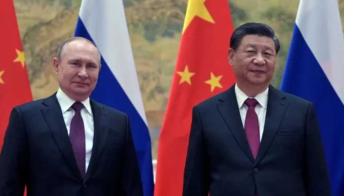 Nag-pose sina Russian President Vladimir Putin (L) at Chinese President Xi Jinping sa kanilang pagpupulong sa Beijing, February 4, 2022. — AFP