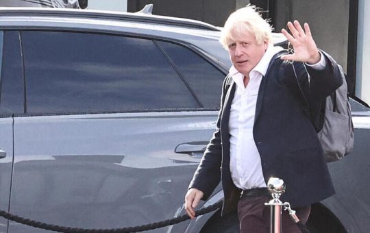 Johnson ay bumaba sa karera para sa British prime minister;  Paborito manalo si Sunak