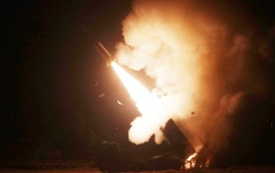 Nagpaputok ng missile ang South Korea sa isang joint live-fire exercise kasama ang United States.  — Handout South Korean Defense Ministry/ AFP