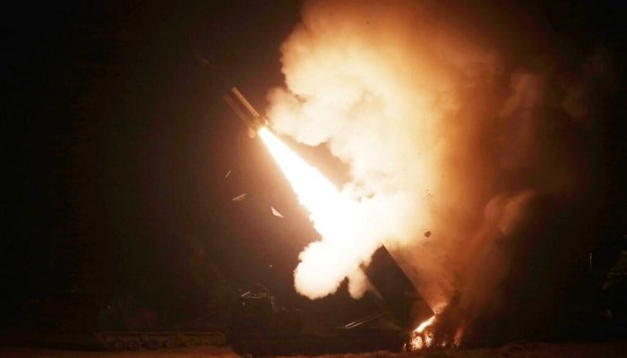 Nagpaputok ng missile ang South Korea sa isang joint live-fire exercise kasama ang United States.  — Handout South Korean Defense Ministry/ AFP