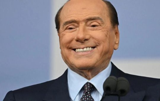 Sinasabi ng mga abogado ng depensa ng Berlusconis na siya ay nililitis para sa krimen ng pagkabukas-palad.  — AFP/file