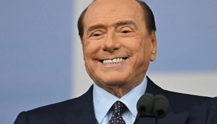Sinasabi ng mga abogado ng depensa ng Berlusconis na siya ay nililitis para sa krimen ng pagkabukas-palad.  — AFP/file