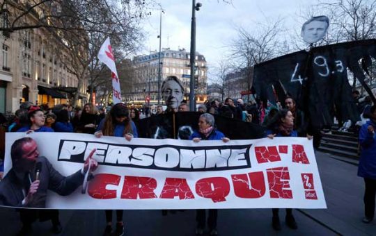 May hawak na banner at mga placard ang mga nagpoprotesta sa Place de la Republique sa isang demonstrasyon sa Paris noong Marso 21, 2023. — AFP