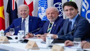 Nag-react si US President Joe Biden sa isang working session sa G7 Leaders Summit sa Hiroshima noong Mayo 20, 2023.— AFP/File