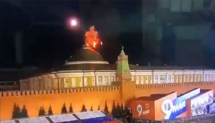 Isang screengrab mula sa isang video ng pag-atake sa Kremlin na ibinahagi ng Russia state media — Twitter/@RT_com
