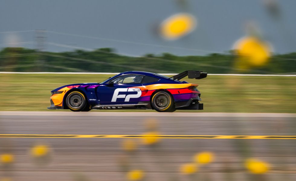 ford mustang gt3 race car driving