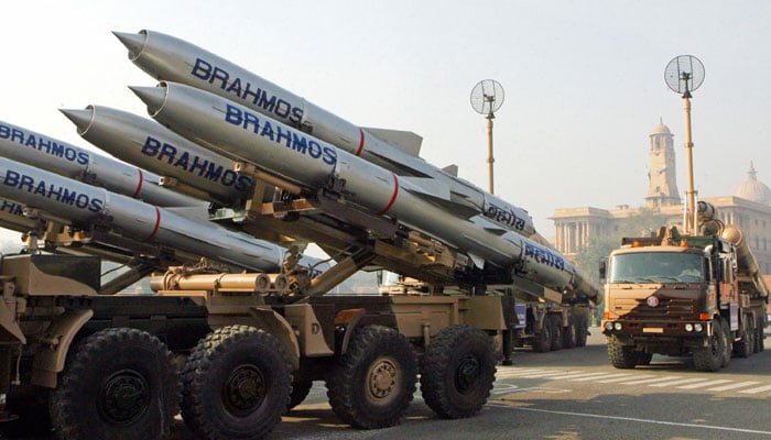 Nakikita ang mga Brahmos missiles sa rehearsal parade para sa Indias Republic Day sa New Delhi noong Enero 20, 2007. — AFP/File