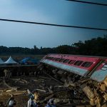 Hinahanap ng mga awtoridad ng India ang sanhi ng nakamamatay na pagbagsak ng tren sa Odisha